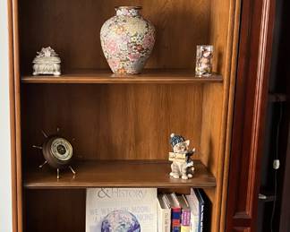 Solid oak 4-shelf bookcase with spacious lower cabinet 