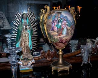 BEAUTIFUL URN