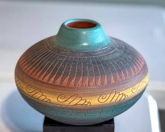 NAVAJO CERAMIC POT