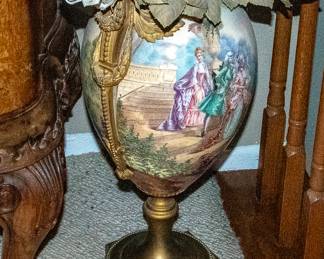 VINTAGE URN