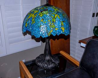 TIFFANY STYLE TABLE LAMP