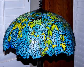 TIFFANY STYLE LAMP