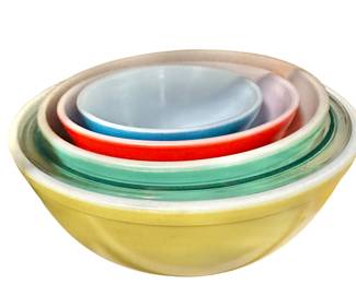 Vintage Pyrex mixing bowls