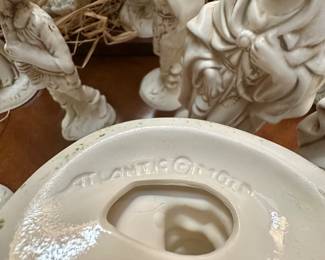 20-piece Atlantic Mold ceramic Nativity set in perfect vintage condition — includes stable