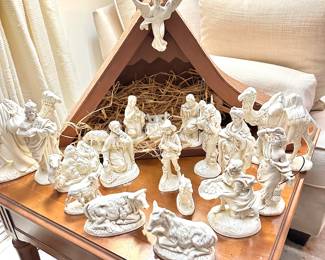 20-piece Atlantic Mold ceramic Nativity set in perfect vintage condition — includes stable
