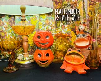 Vintage Halloween paper mache jackolanterns
Vintage glass lamp
Viking swung vase
Blenko glass jug/vase
Vintage ceramic Pulp Fiction boxing kangaroo