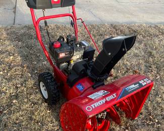TROY BILT STORM 5524 recently serviced and replaced plates and risers. All ready to go for winter!