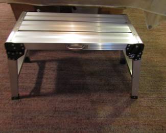 Collapsible aluminum stand