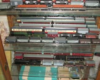 HO MODEL TRAINS