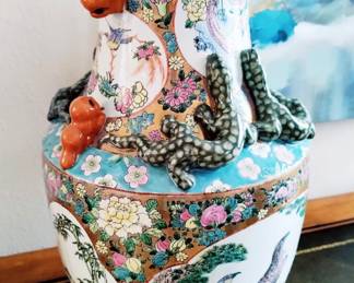 LARGE CHINESE VASE SIGNED STAMPED BIRDS OF PARADISE W RAISED LIZARDS