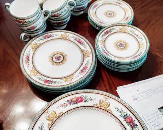 WEDGWOOD FINE CHINA ( "COLUMBIA IVORY")