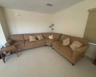 3 PIECE SECTIONAL , EXCELLENT CONDITIO N