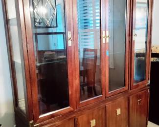 LARGE THOMASVILLE HUTCH GLASS SHELVES, LIGHT