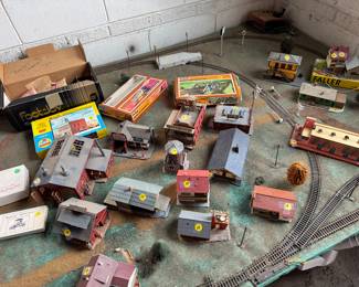 More train buildings