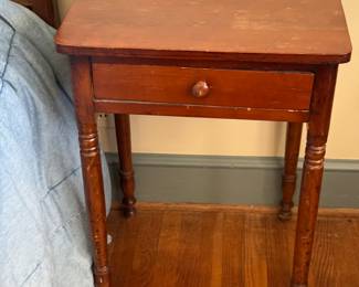 One drawer table