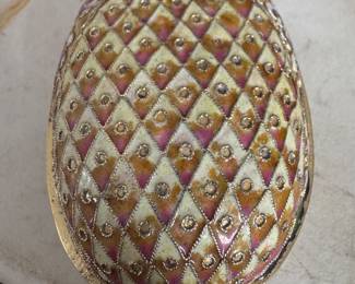 Enameled pineapple box