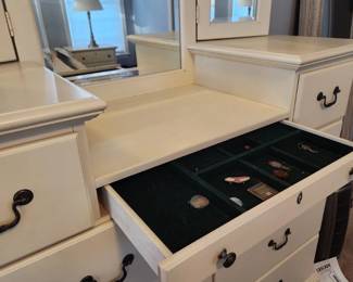 Center Jewelry Drawer