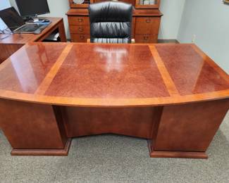 Executive desk - Paoli desk set