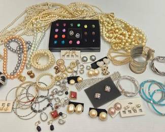 1042  Costume Jewelry
