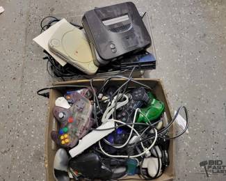 5542  Headphones, Nintendo and Power Cords