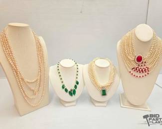 1036  7 Pearl Necklaces, 782g