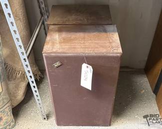 5024  2 Avid Speakers