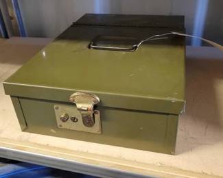 5612  Metal Lockable Box