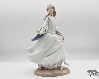 2276  Llardo Cinderella Porcelain Sculpture