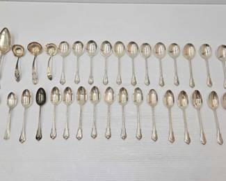 1919  38 Silver Spoons, 1061g