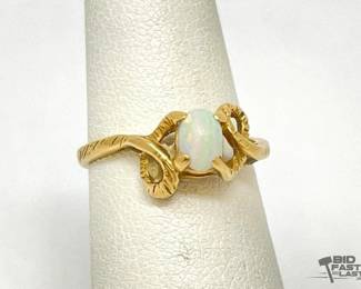 715  14k Yellow Gold Opal Center Ring, 2g