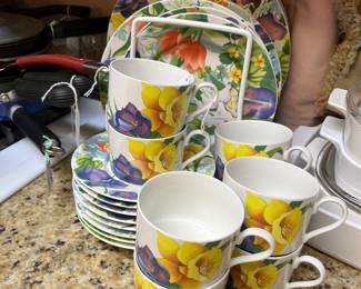 Essex “Spring Garden” dish set