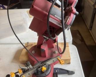 Chainsaw sharpener