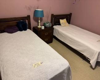 2 Twins beds that match night stand