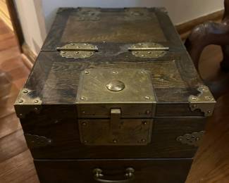 Vanity Traveling Chest