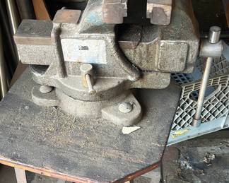 Large no 4 vise 