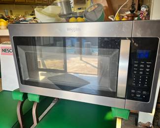 Large Whirlpool above-range microwave BRAND-NEW OUT OF BOX NEVER USED. Very nice!!!