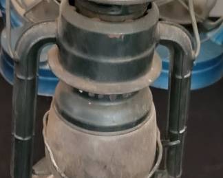 $25 OUR PRICE - LANTERN OIL LITTLE GIANT 70 HOUR DIETZ