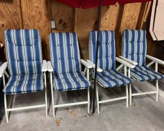 4 Foldable lawn chairs