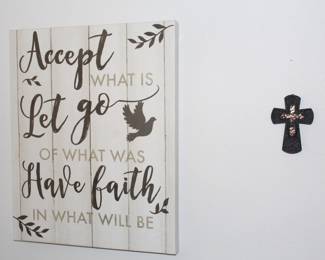 Lots of nice wall decor.