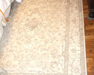 Area rug. 5' 2" x 7' 2"