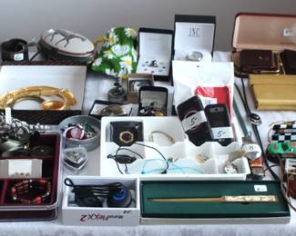Variety of jewelry and other items.
