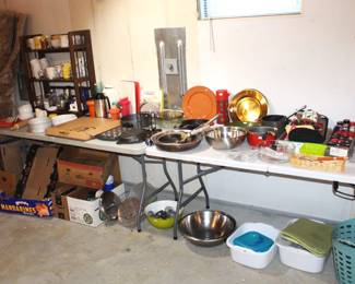 Variety of kitchen items. Pampered chef and more.