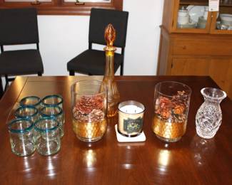 Lots of nice kitchen items for sale.