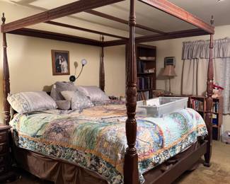 4 poster King size bedroom set
Comes with matching armoire, two high boy dressers , nights stands Dresser and mirror.. Needs some TLC