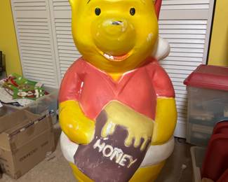 Approx 4 ft Winnie the Pooh blow mold