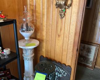 Plantstands and shelves with decor