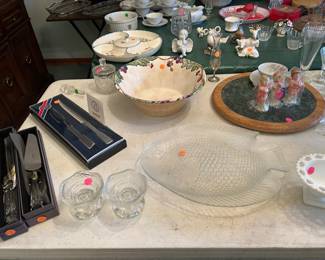 Serving utensils, fish dishes and assorted serving dishes