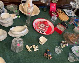 Assorted serving items and decor