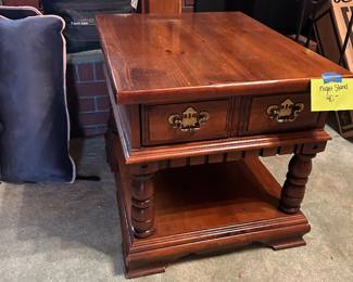 Side table/Nightstand