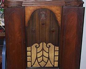 Crosley floor radio, Haeger panther, Hull swan